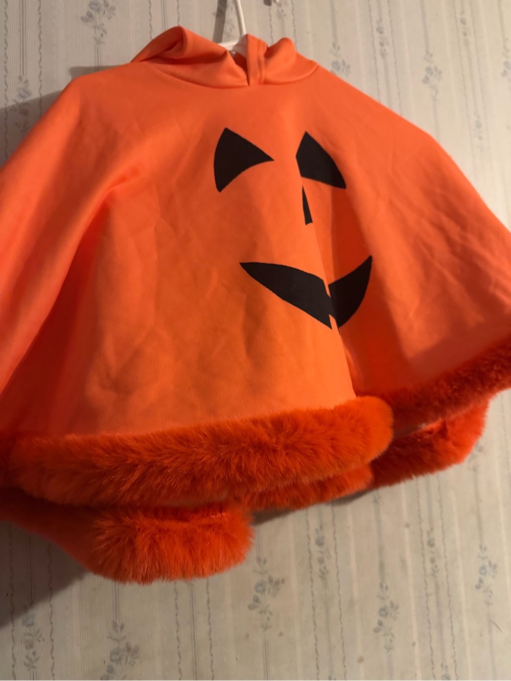 Pumpkin poncho for Halloween